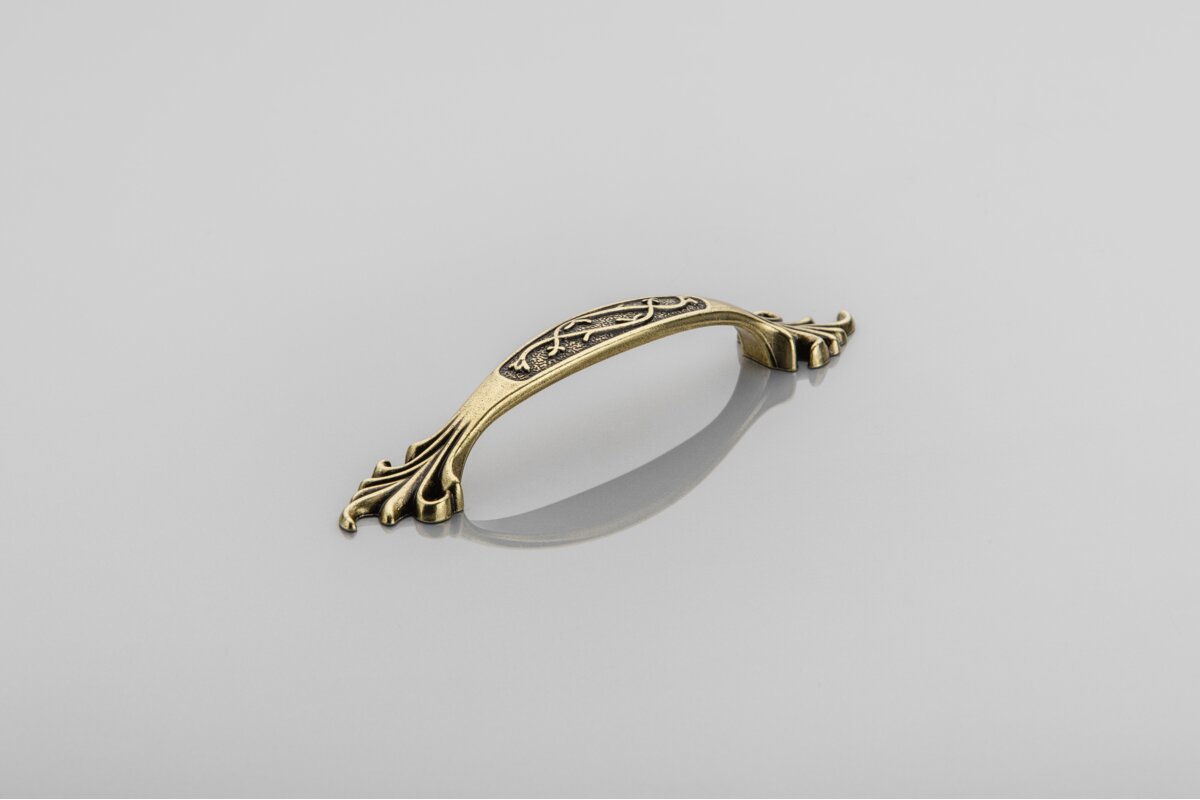 Ручка Zamak ADRIN C=96мм античная латунь